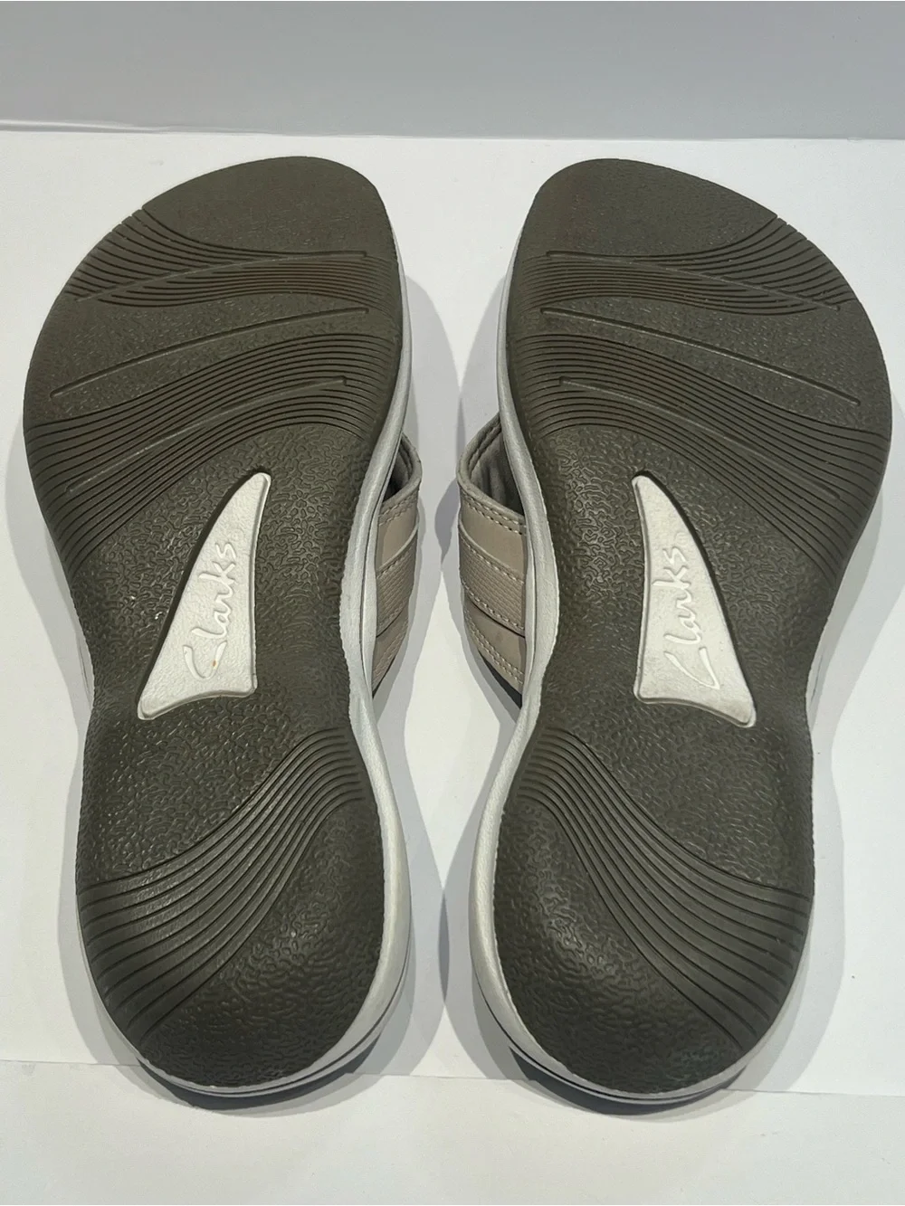 Clarks Cloudsteppers women’s Taupe Gray Slide Sandals Sz 7